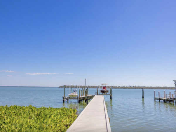 Bay to Gulf  Luxury Five Bedroom Vacation Home with Pool
